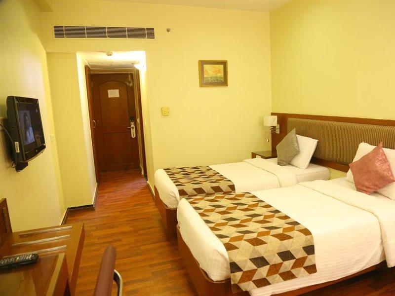 Royal Fort Hotel Visakhapatnam Buitenkant foto