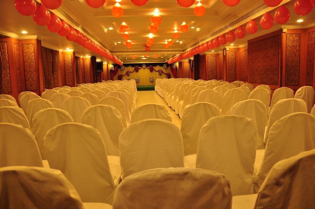 Royal Fort Hotel Visakhapatnam Buitenkant foto