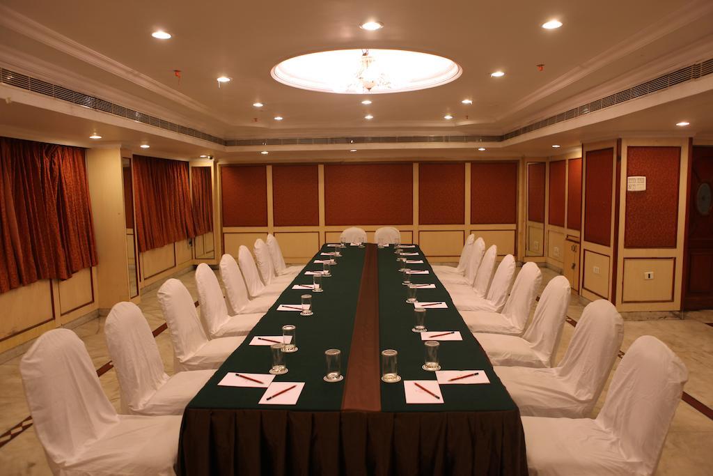 Royal Fort Hotel Visakhapatnam Buitenkant foto