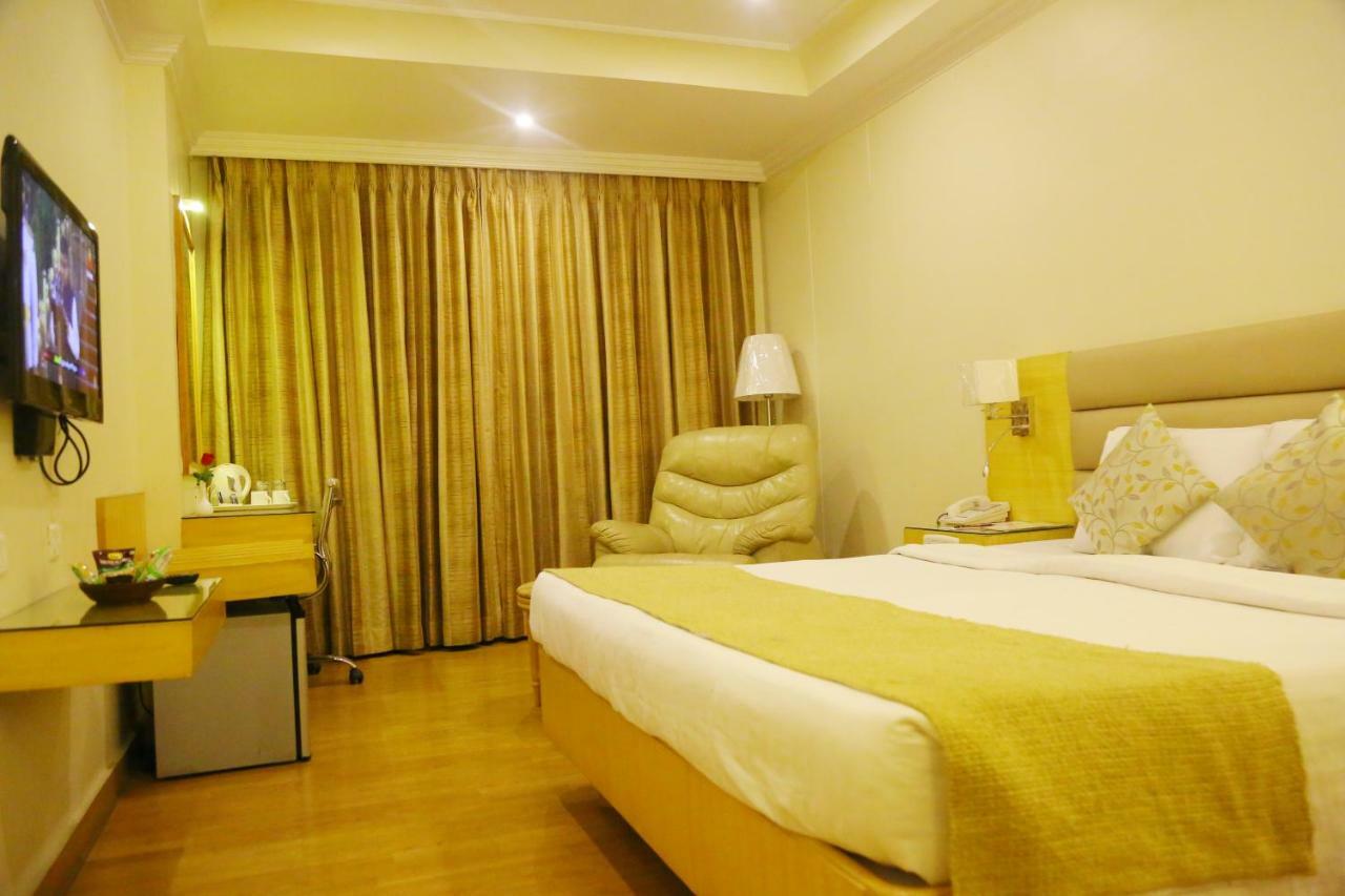 Royal Fort Hotel Visakhapatnam Buitenkant foto