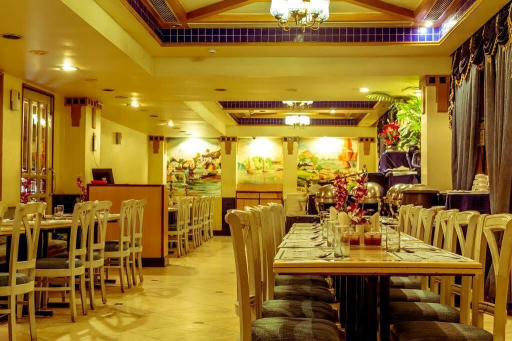 Royal Fort Hotel Visakhapatnam Buitenkant foto