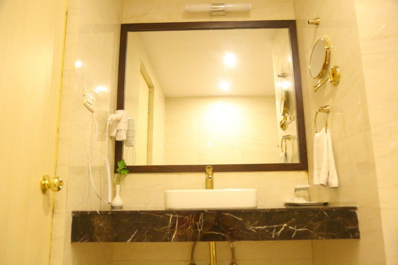 Royal Fort Hotel Visakhapatnam Buitenkant foto