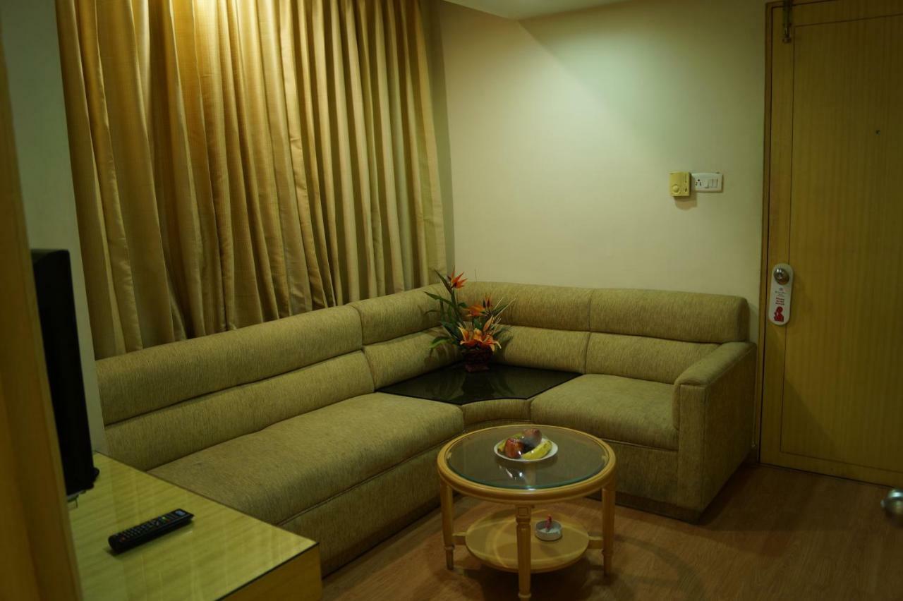 Royal Fort Hotel Visakhapatnam Buitenkant foto