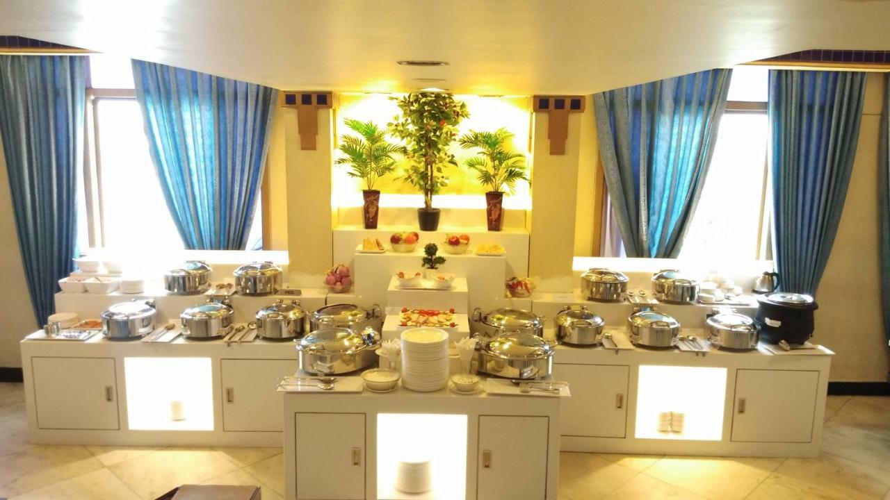 Royal Fort Hotel Visakhapatnam Buitenkant foto