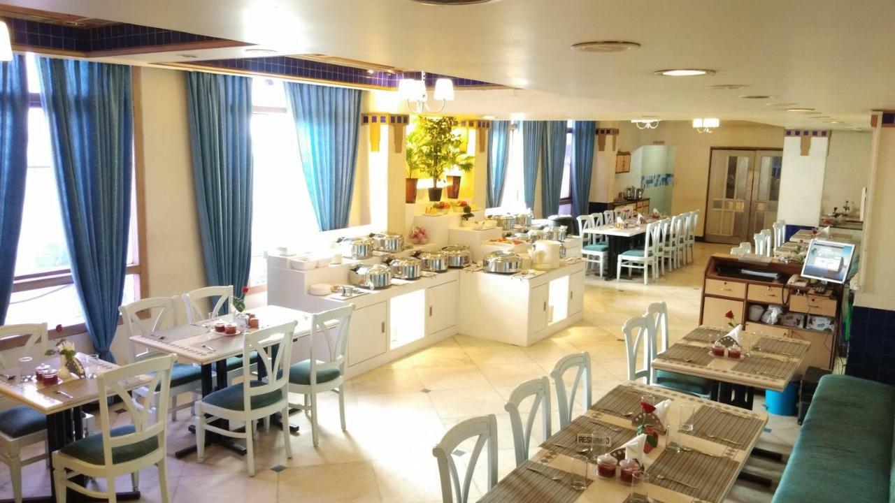 Royal Fort Hotel Visakhapatnam Buitenkant foto